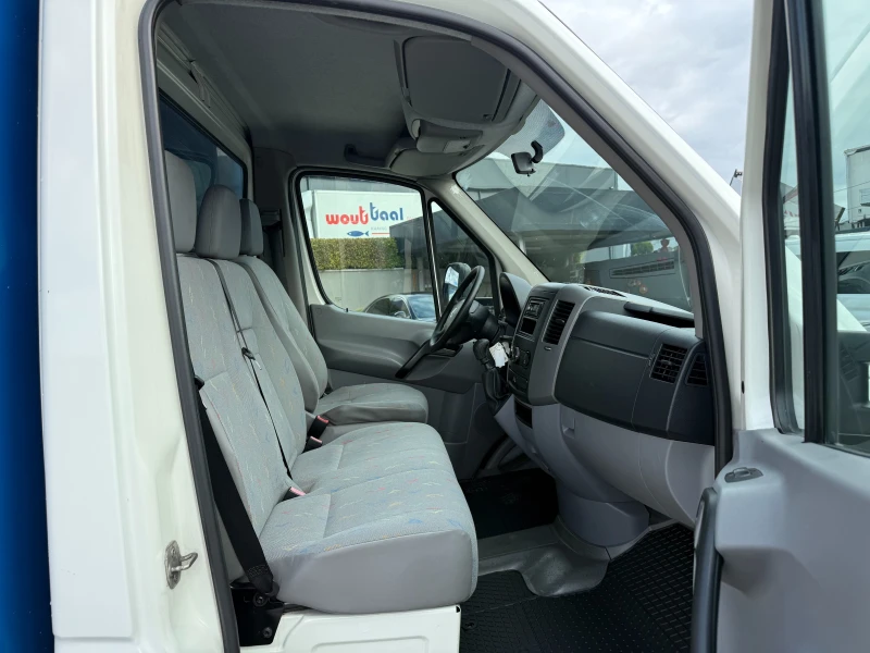 VW Crafter 2.5TDI до 3.5т. 4.23м. Климатроник, снимка 11 - Бусове и автобуси - 52379786