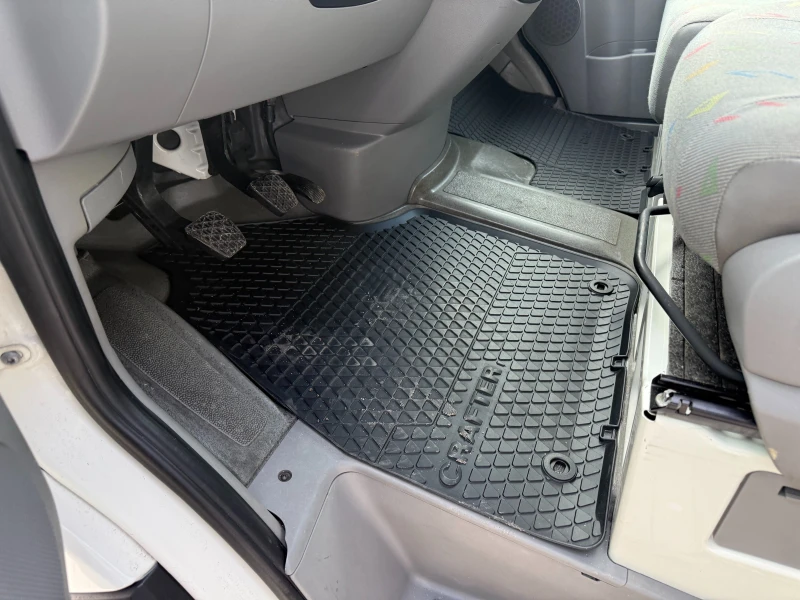 VW Crafter 2.5TDI до 3.5т. 4.23м. Климатроник, снимка 14 - Бусове и автобуси - 52379786