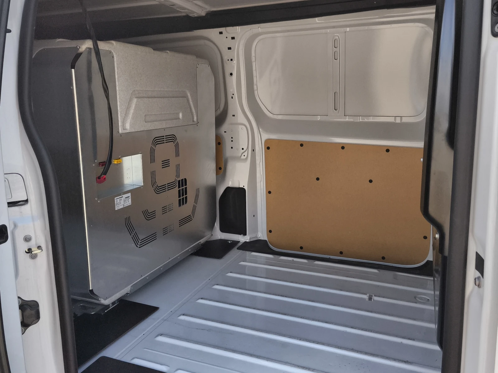 Opel Vivaro 2.0 Diesel (144 hp) W/O S/S//2405240 MT6 Large, снимка 12 - Бусове и автобуси - 55047260