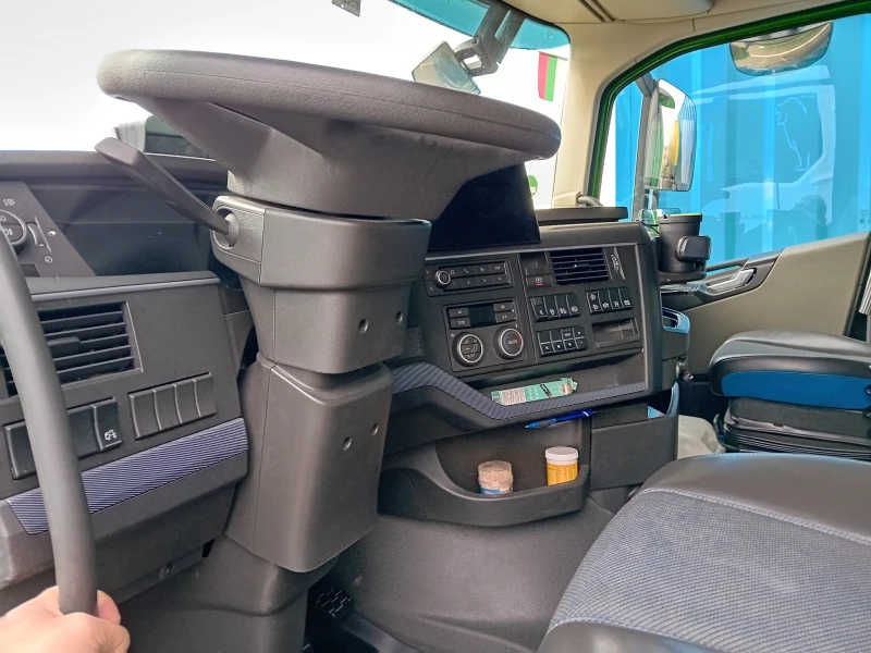 Volvo Fh 4Х2, снимка 7 - Камиони - 53084515