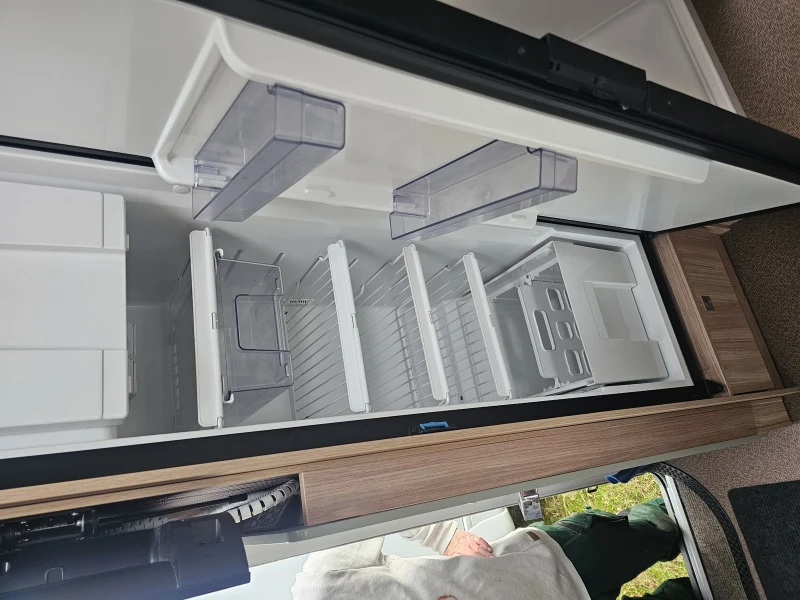 Кемпер Burstner Т729G, снимка 14 - Каравани и кемпери - 53276916