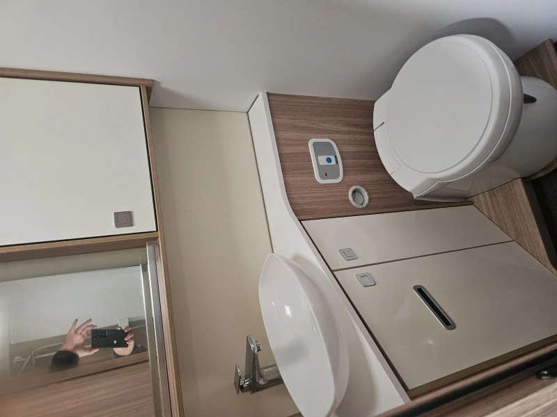 Кемпер Burstner Т729G, снимка 16 - Каравани и кемпери - 53276916