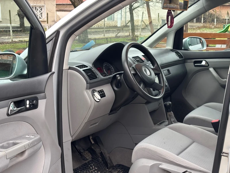 VW Touran 1.6, снимка 5 - Автомобили и джипове - 48391897