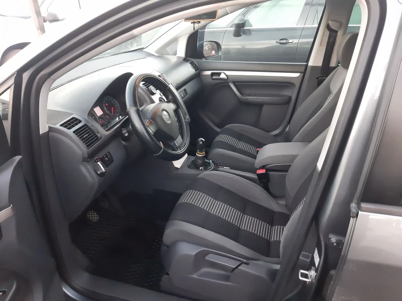 VW Touran 1.9TDI-105к.с.6-скорости* UNITED TOURAN* 7-МЕСТЕН*, снимка 7 - Автомобили и джипове - 52776687