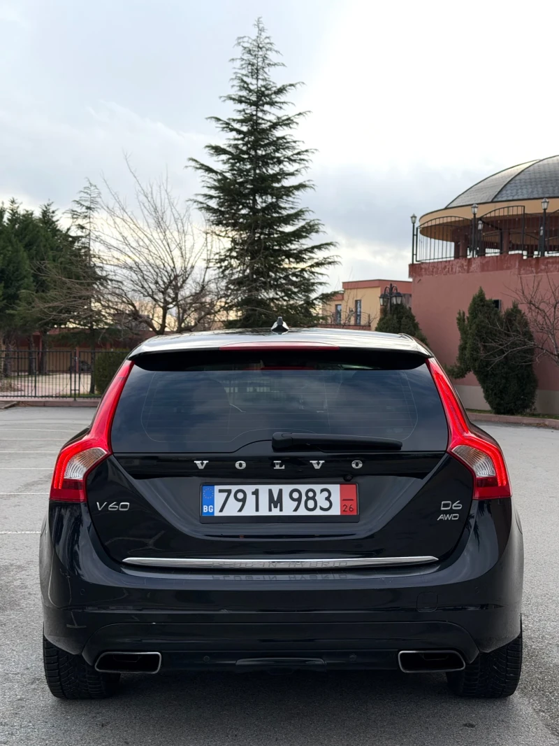 Volvo V60 2.4D6 Plug-In/Дистроник/Line assist/4x4, снимка 6 - Автомобили и джипове - 52867730