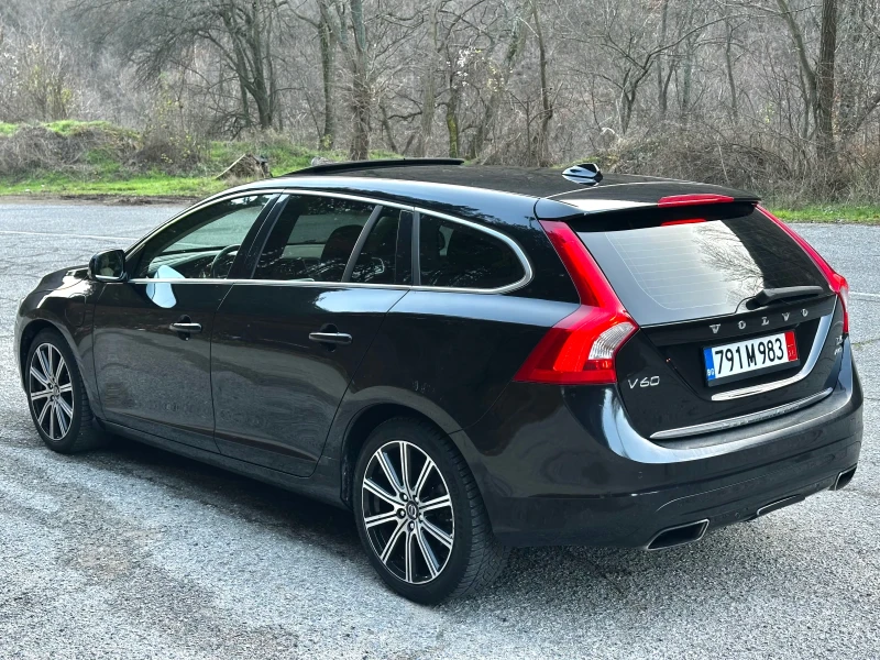 Volvo V60 2.4D6 Plug-In/Дистроник/Line assist/4x4, снимка 4 - Автомобили и джипове - 52867730