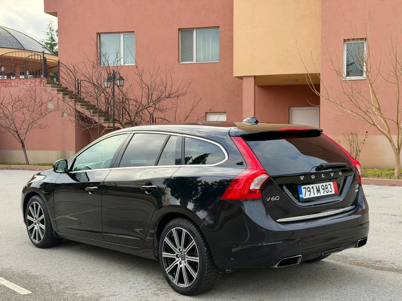 Volvo V60 2.4D6 Plug-In/Дистроник/Line assist/4x4, снимка 5 - Автомобили и джипове - 52867730