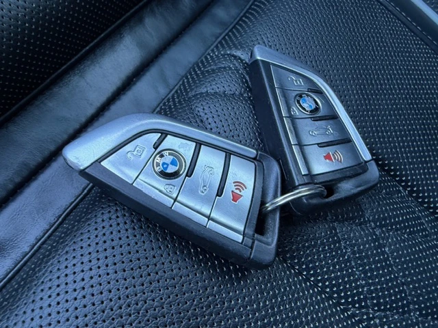 BMW 550 M550* XDRIVE* ДИСТРОНИК* HARMON* KARDON* 360КАМЕРА, снимка 16 - Автомобили и джипове - 53719912