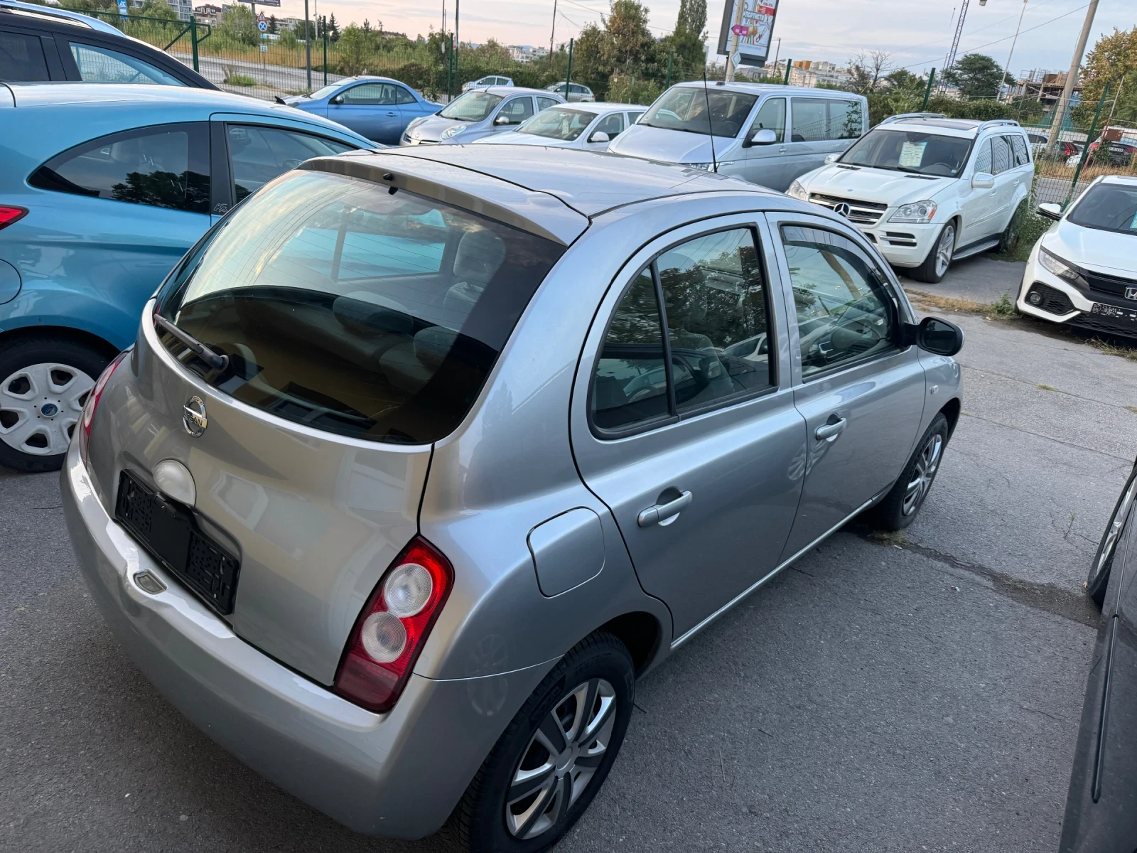 Nissan Micra 1.2 80кс Автоматик - изображение 3