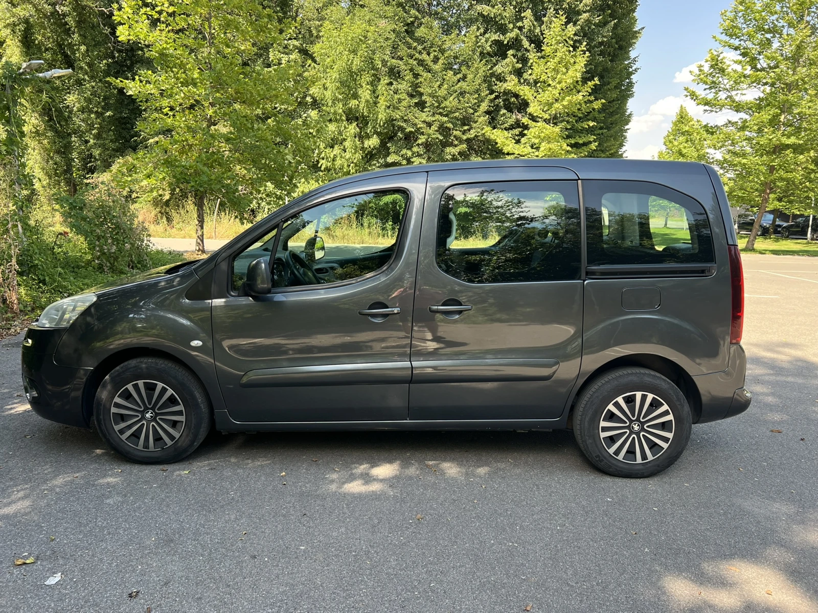 Peugeot Partner PARTNER TEPEE 1.6 HDI 92 к.с. - изображение 6