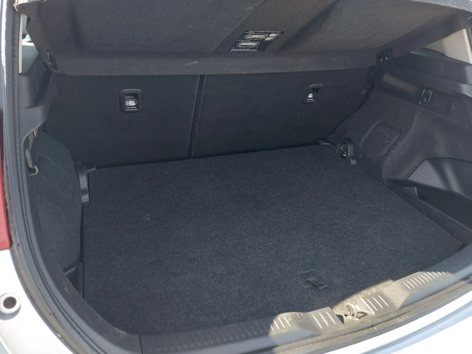 Toyota Auris 1.8 HYBRID - изображение 8
