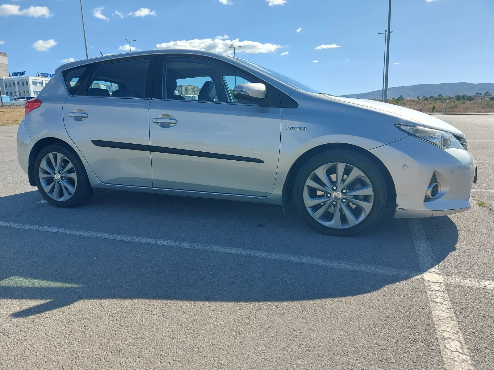 Toyota Auris 1.8 HYBRID - изображение 6
