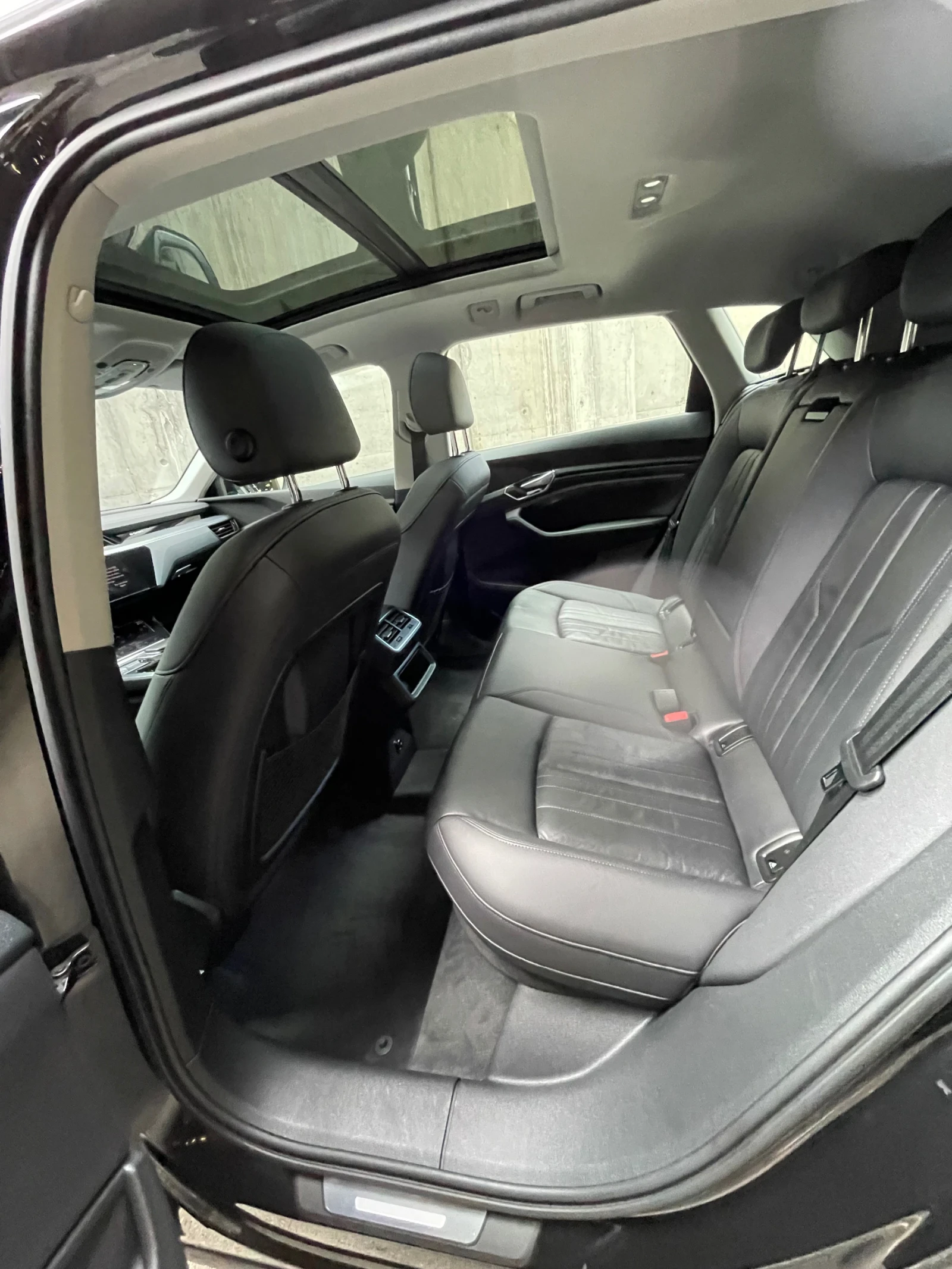Audi E-Tron 100% SOH Гаранция 07/28 - изображение 9