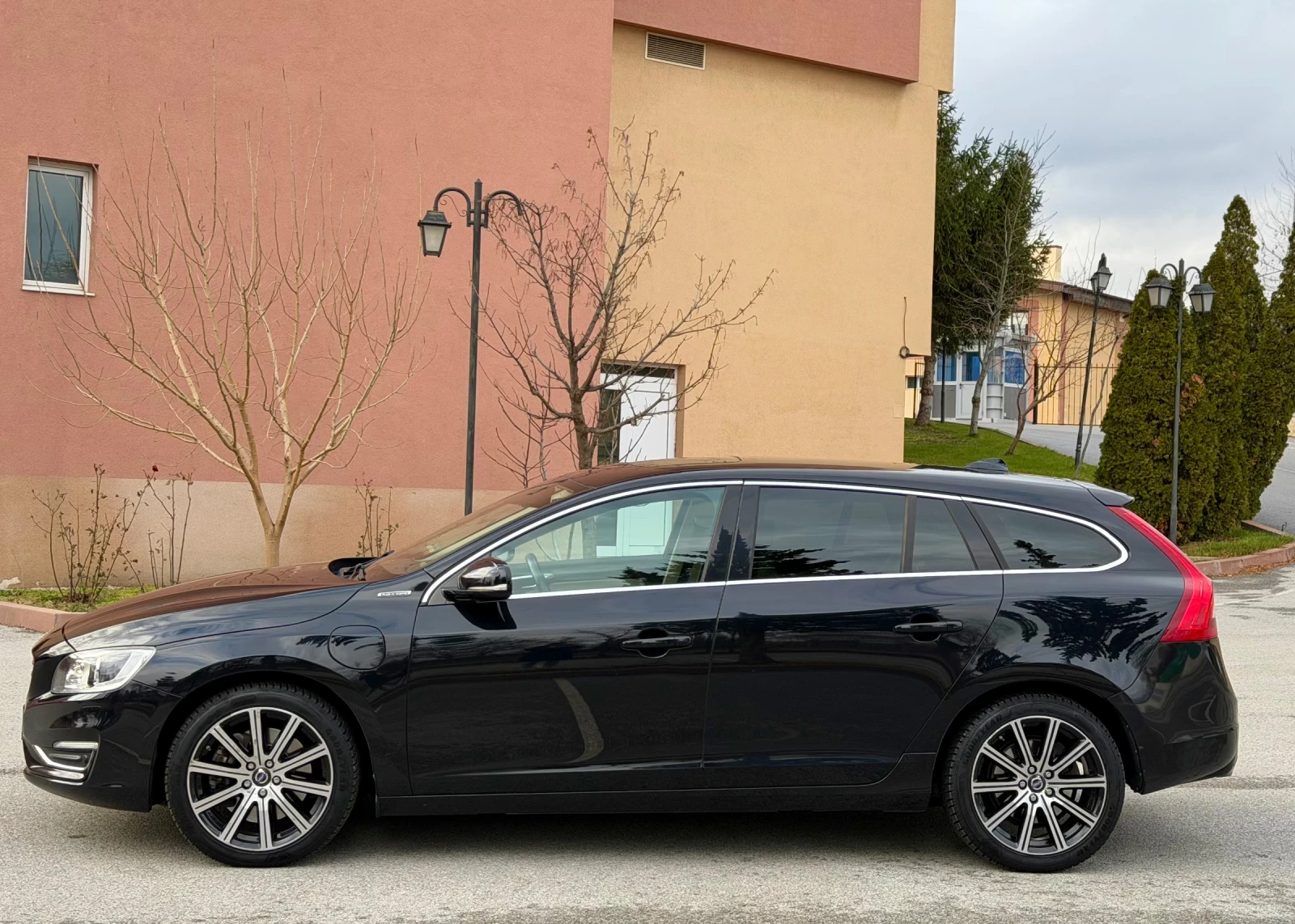 Volvo V60 2.4D6 Plug-In/���������/Line assist/4x4 | Mobile.bg � ����������� 4