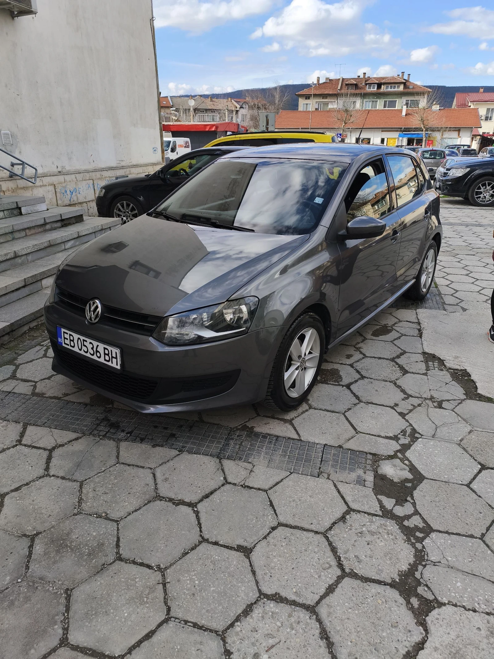 VW Polo 1.2 бензин 2010год добро състояние.