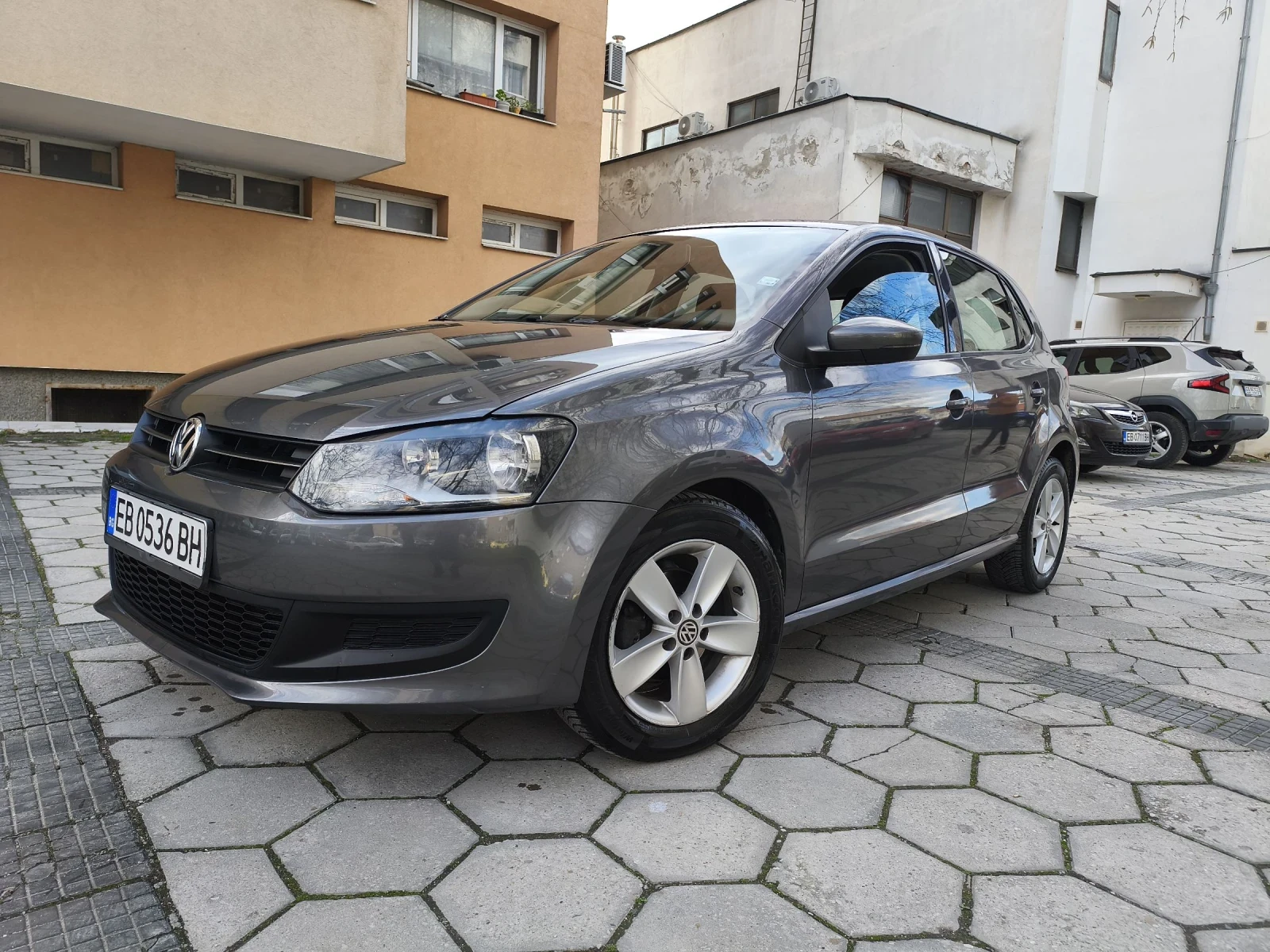 VW Polo 1.2 бензин 2010год добро състояние., снимка 7 - Автомобили и джипове - 54207352