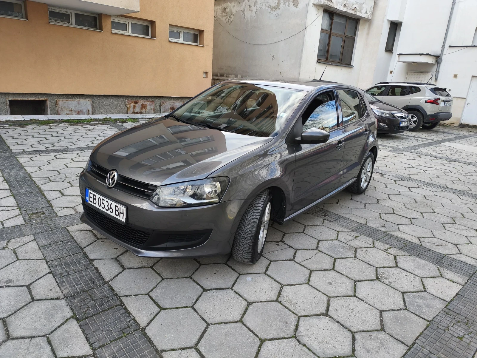 VW Polo 1.2 бензин 2010год добро състояние., снимка 3 - Автомобили и джипове - 54207352