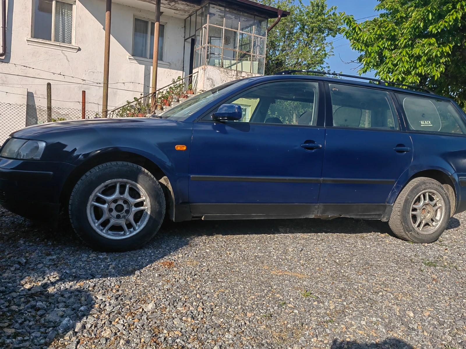 VW Passat Комби, снимка 2 - Автомобили и джипове - 54667235