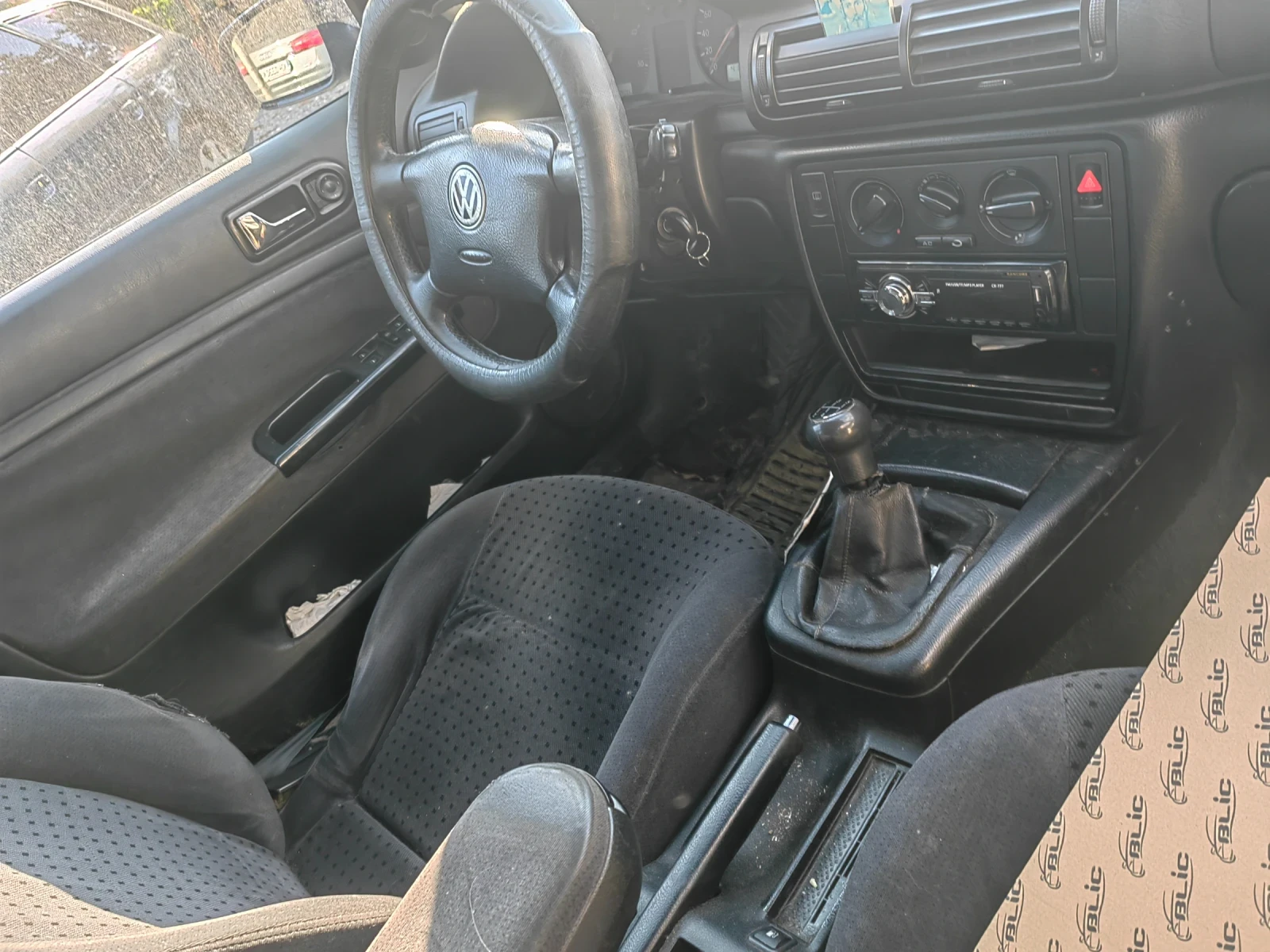 VW Passat Комби, снимка 4 - Автомобили и джипове - 54667235