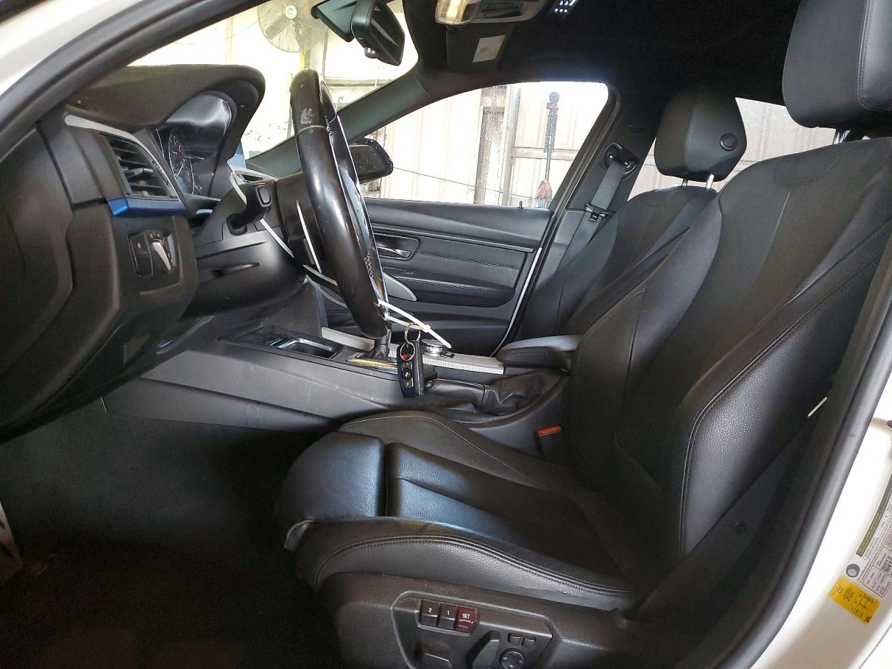 BMW 335 * КОЖА* ПОДГРЕВ* ПАМЕТ* ШИБИДАХ* , снимка 7 - Автомобили и джипове - 54779603