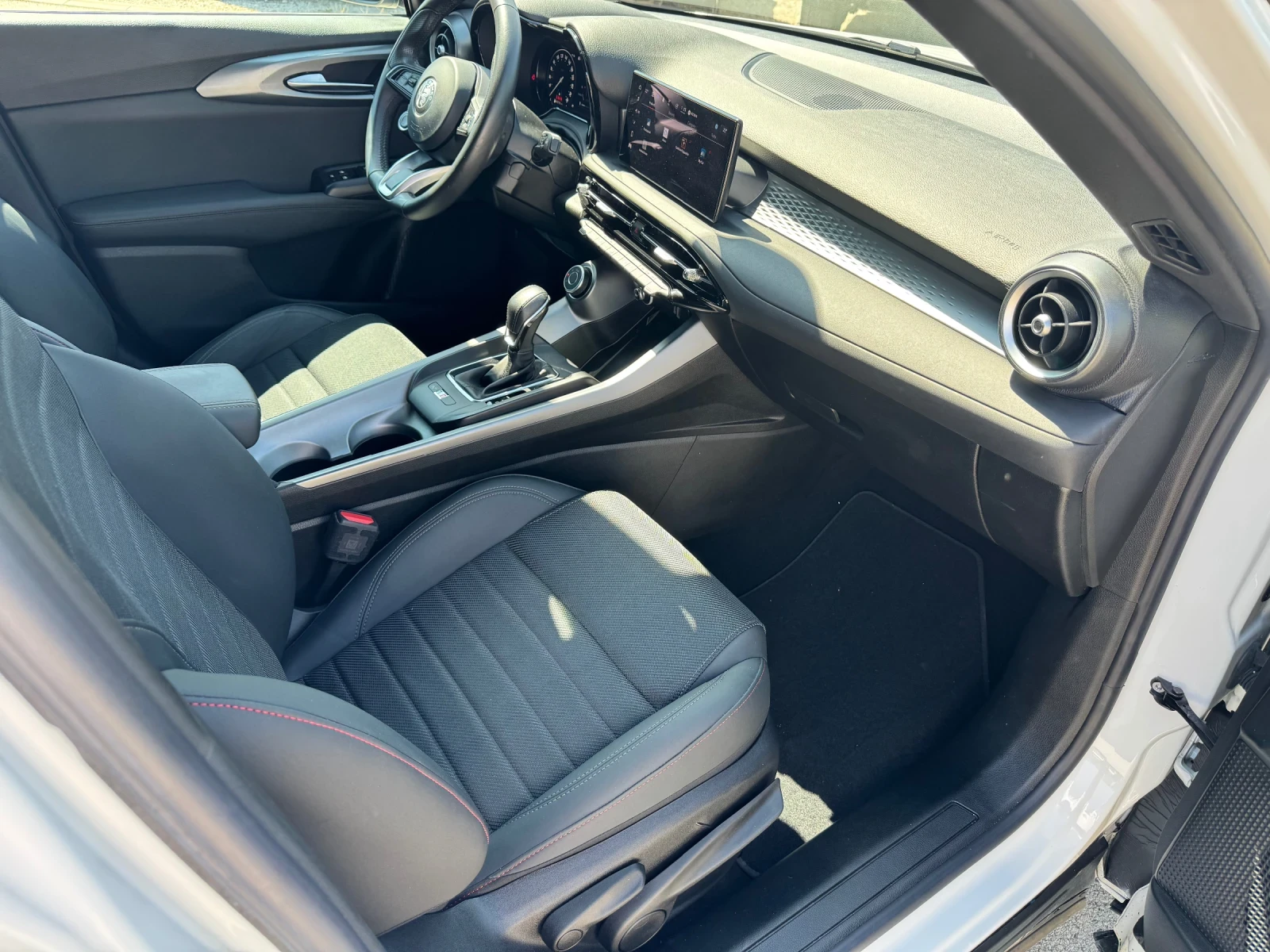 Alfa Romeo Tonale 1.5 Hybrid 160к.с 2023г., снимка 14 - Автомобили и джипове - 55196523