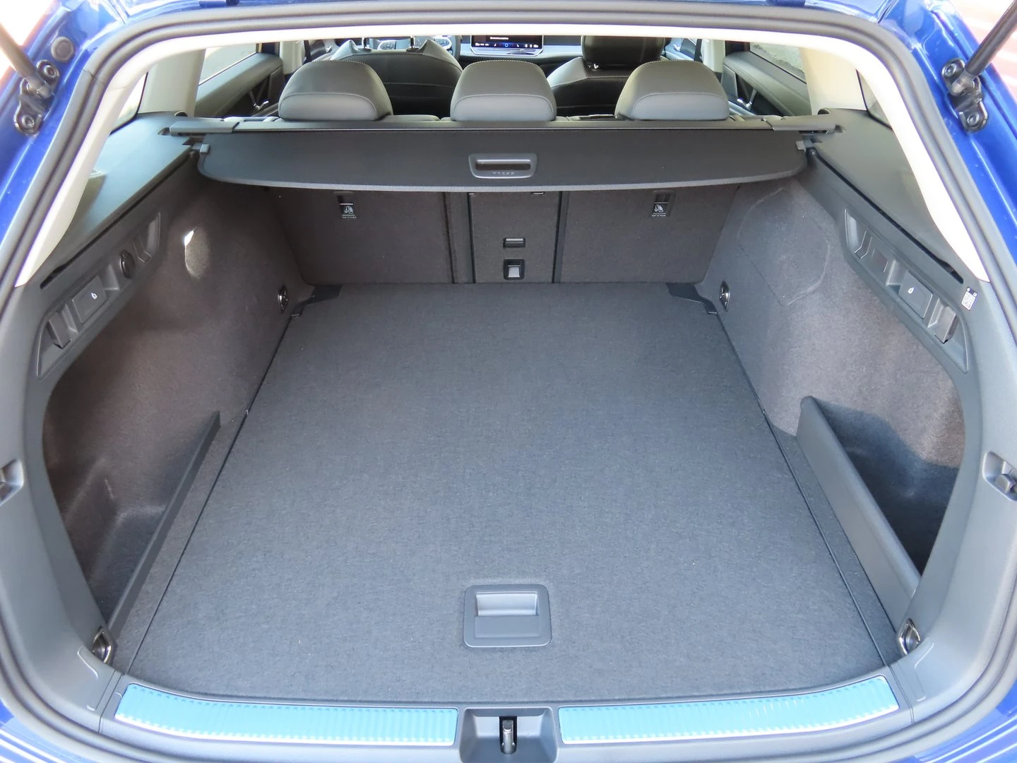 VW Passat, снимка 4 - Автомобили и джипове - 56422218