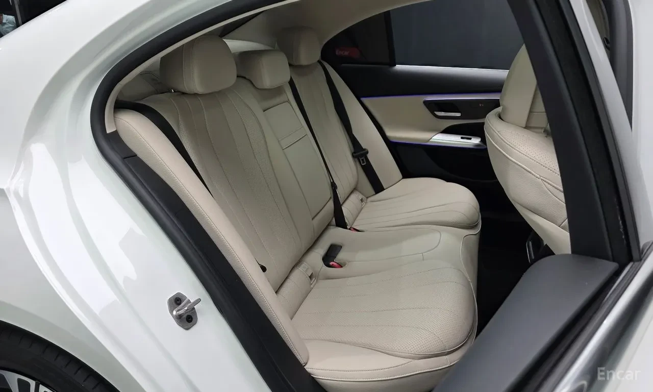 Mercedes-Benz E 200 Digital Light* Burmester* Head-Up* , снимка 7 - Автомобили и джипове - 55853998