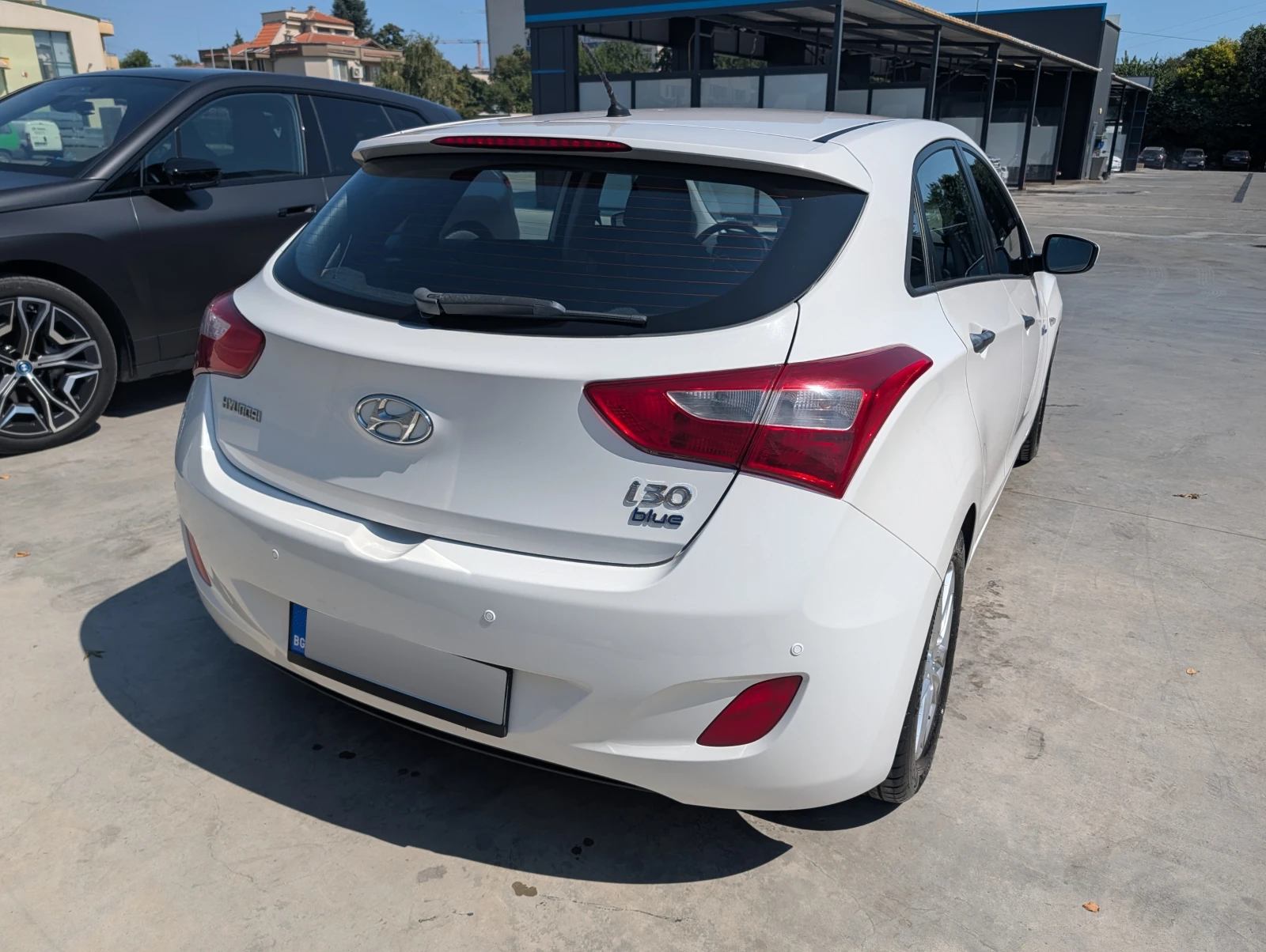 Hyundai I30 1.4, два комплекта гуми с джанти;ГО/П/В до 04/2027, снимка 4 - Автомобили и джипове - 56198037