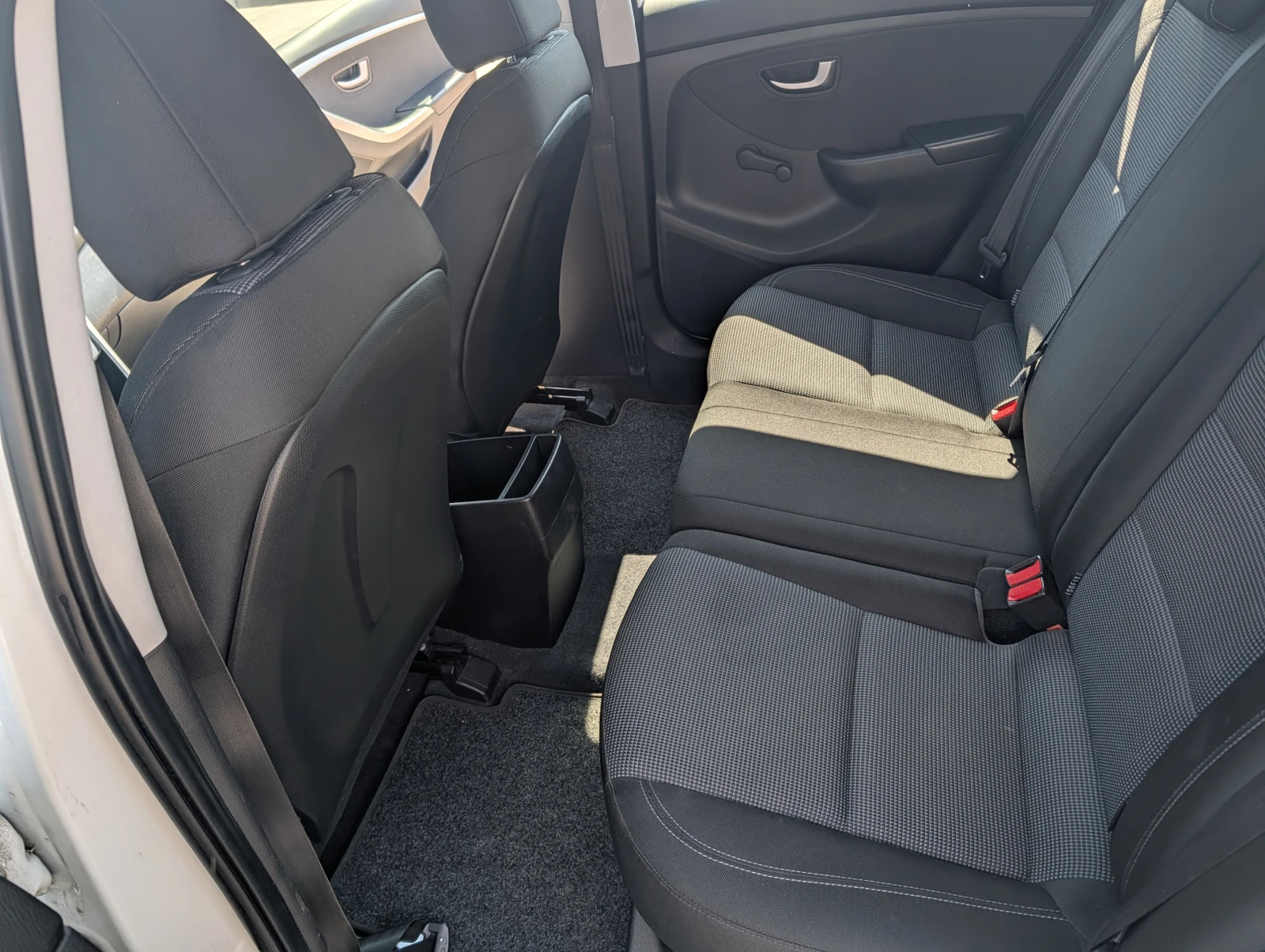 Hyundai I30 1.4, два комплекта гуми с джанти;ГО/П/В до 04/2027, снимка 12 - Автомобили и джипове - 56198037
