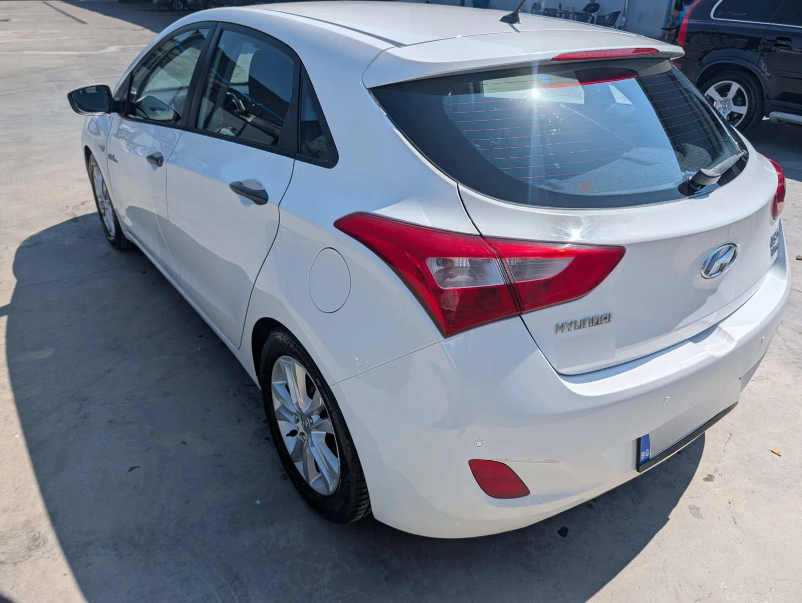 Hyundai I30 1.4, два комплекта гуми с джанти;ГО/П/В до 04/2027, снимка 5 - Автомобили и джипове - 56198037