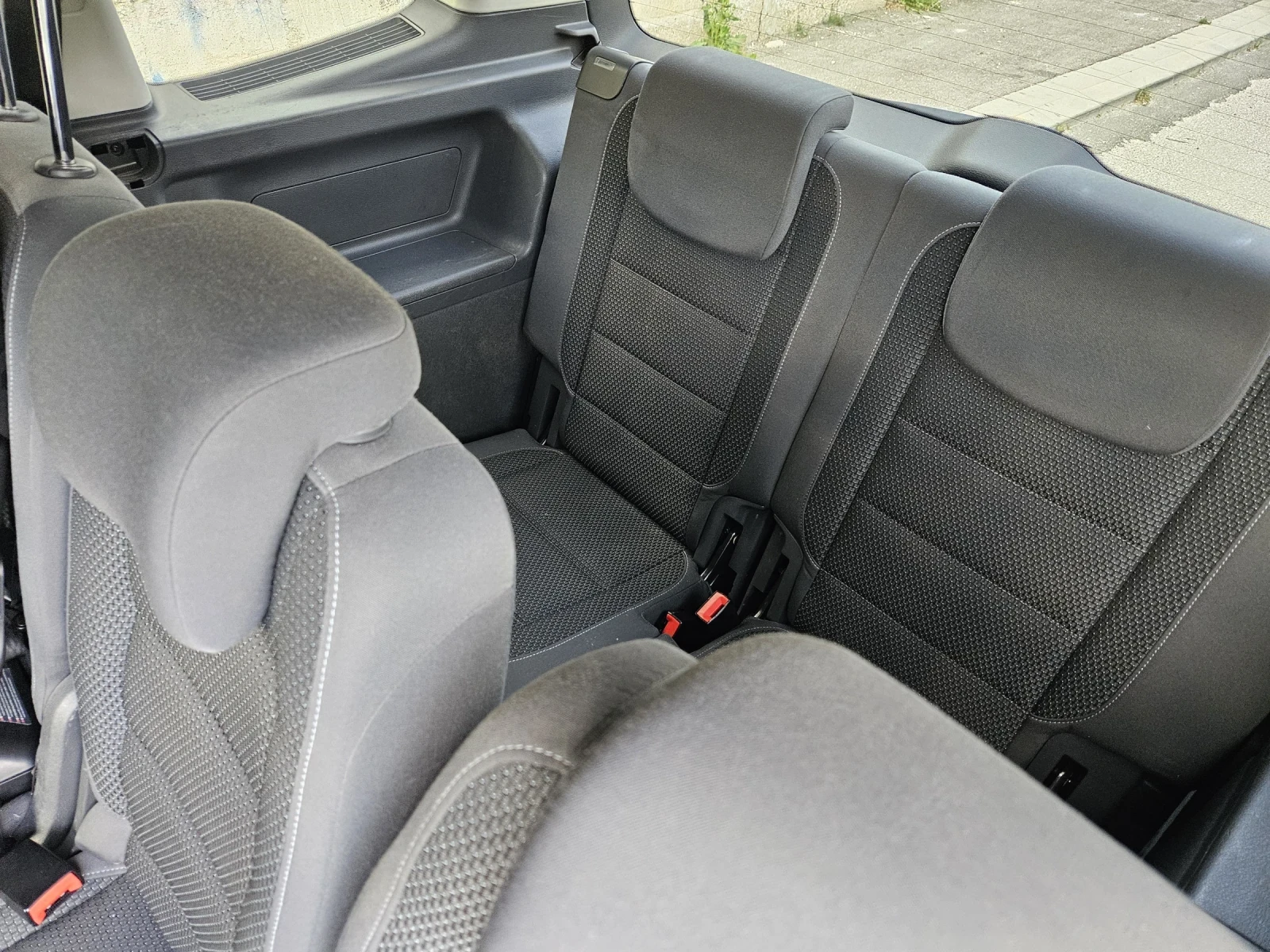 VW Touran, снимка 8 - Автомобили и джипове - 56215948
