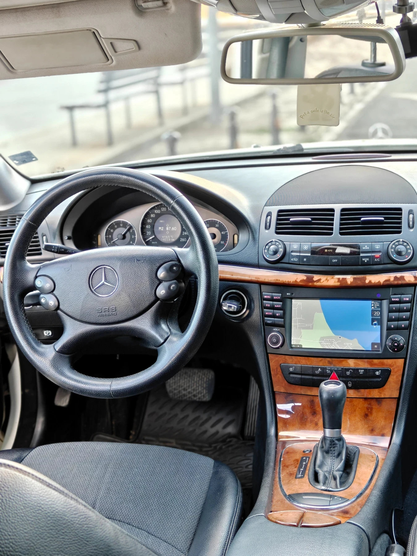 Mercedes-Benz E 200, снимка 2 - Автомобили и джипове - 56304617