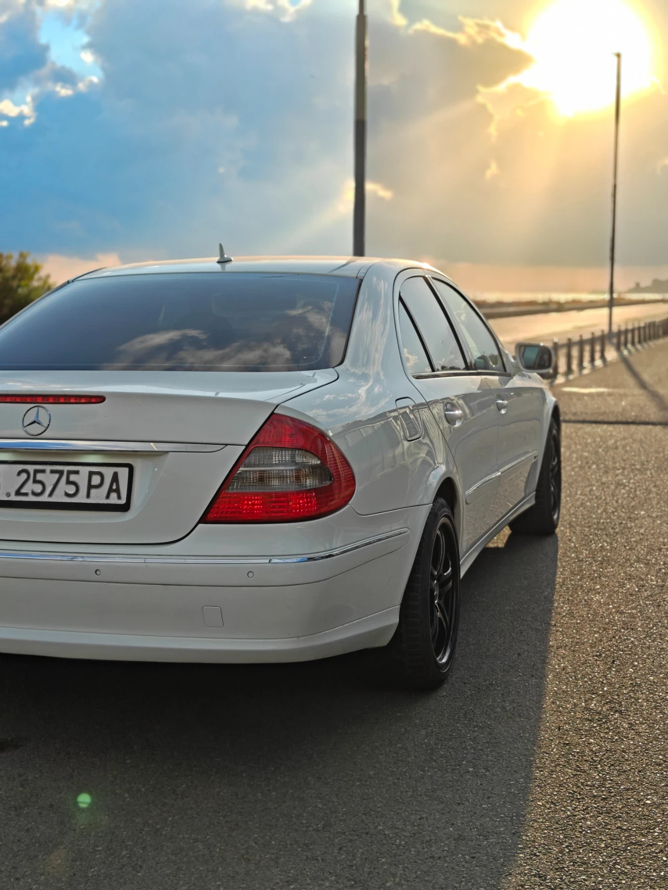 Mercedes-Benz E 200, снимка 3 - Автомобили и джипове - 56304617