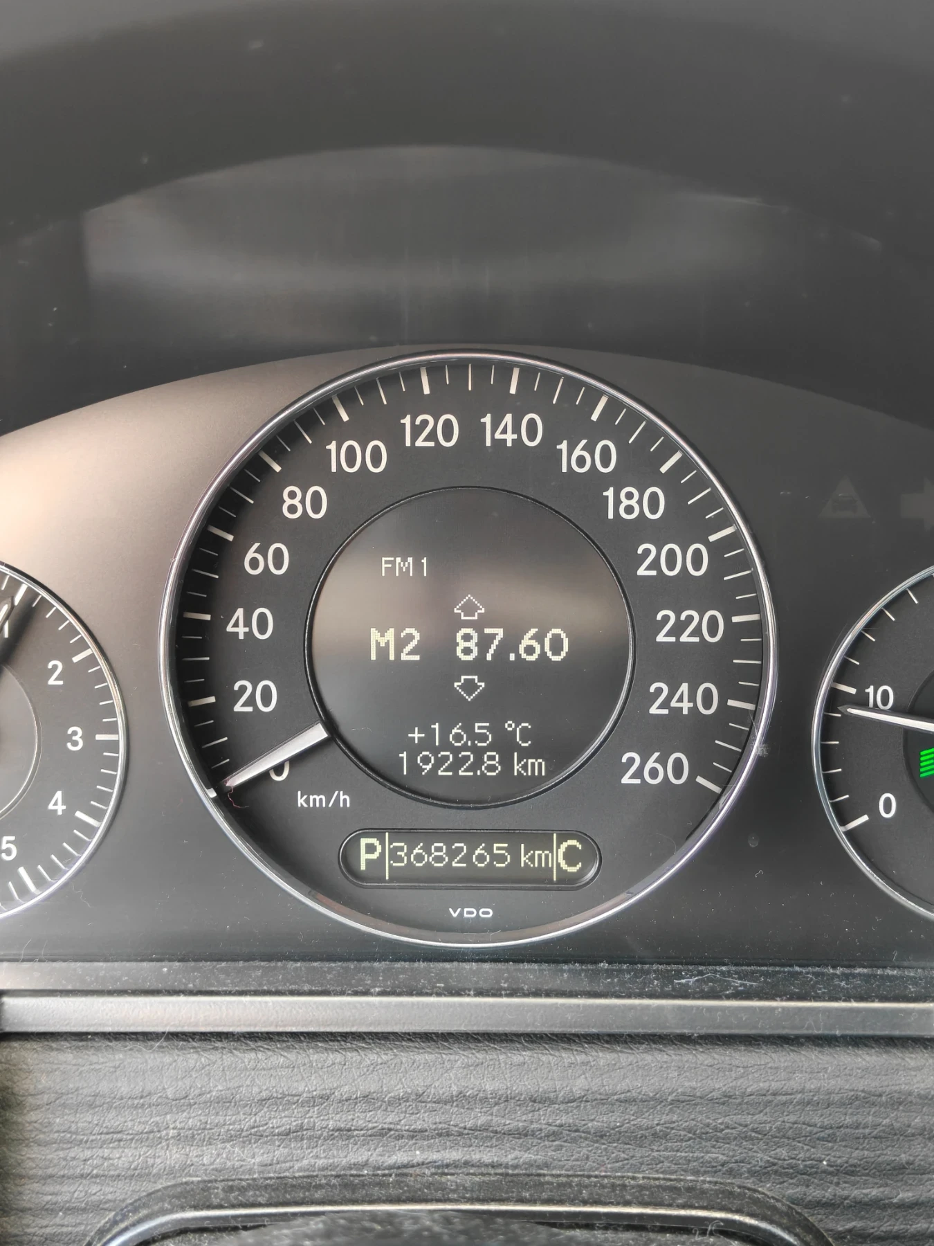 Mercedes-Benz E 200, снимка 13 - Автомобили и джипове - 56304617