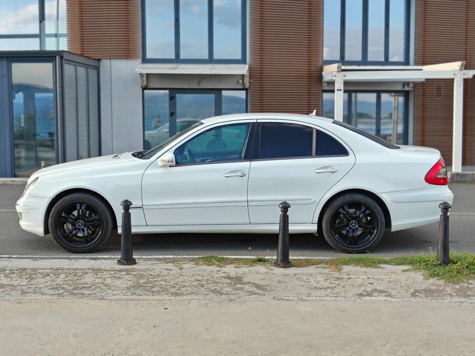 Mercedes-Benz E 200, снимка 4 - Автомобили и джипове - 56304617