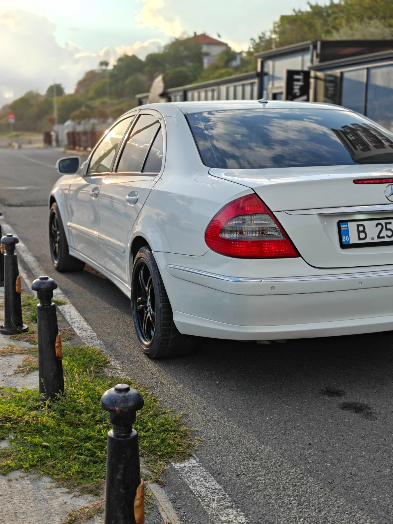 Mercedes-Benz E 200, снимка 8 - Автомобили и джипове - 56304617