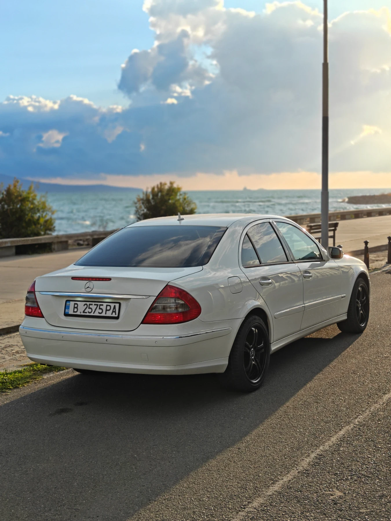 Mercedes-Benz E 200, снимка 7 - Автомобили и джипове - 56304617
