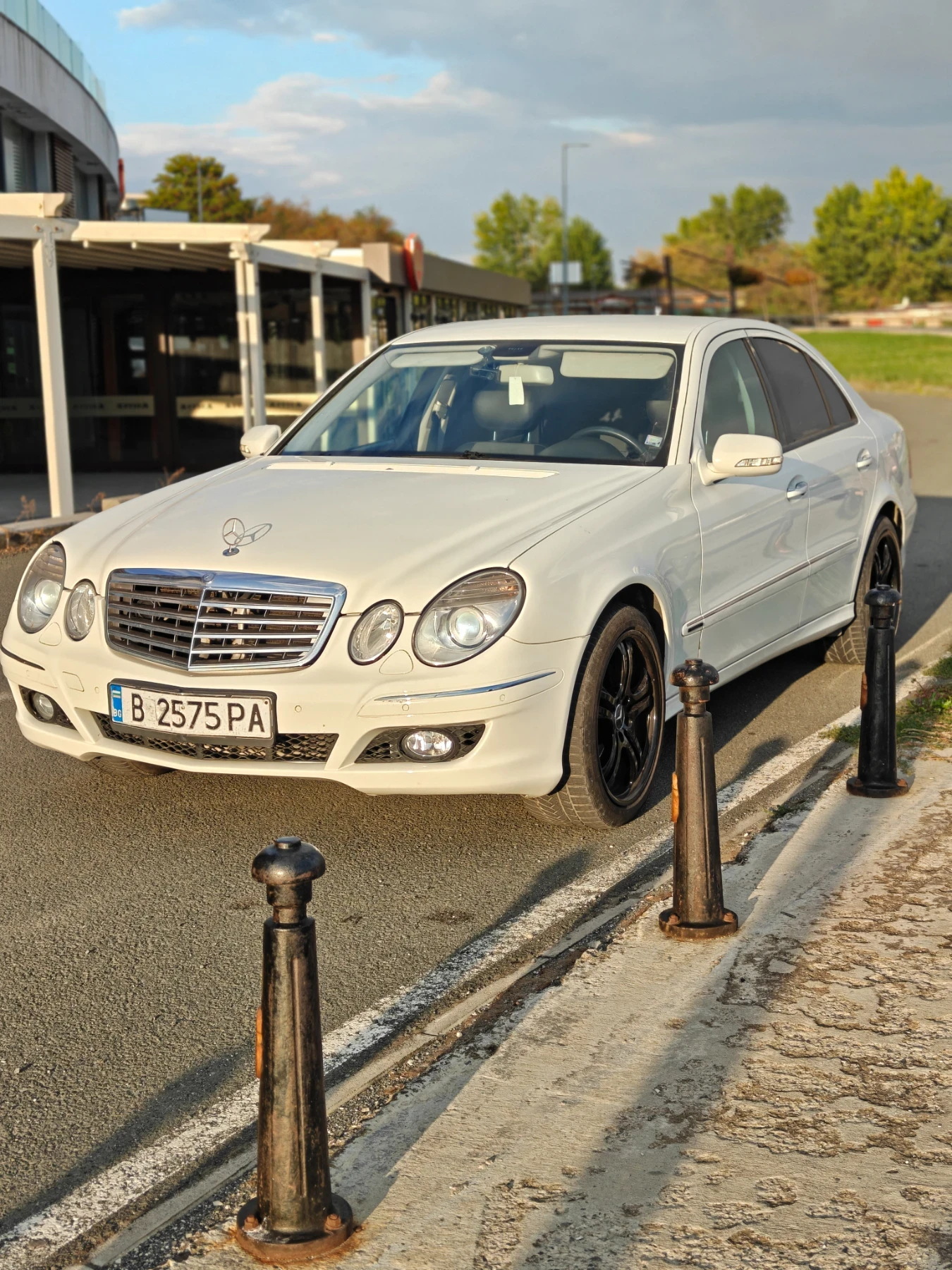 Mercedes-Benz E 200, снимка 11 - Автомобили и джипове - 56304617