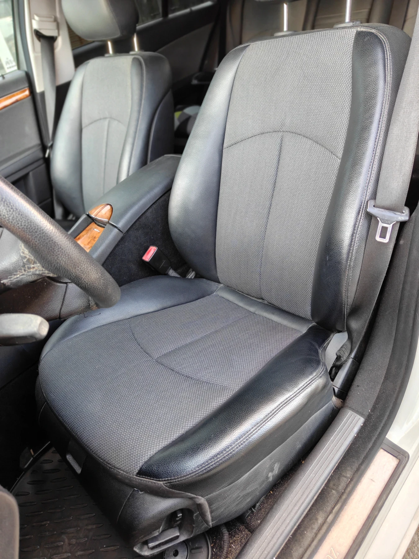 Mercedes-Benz E 200, снимка 12 - Автомобили и джипове - 56304617