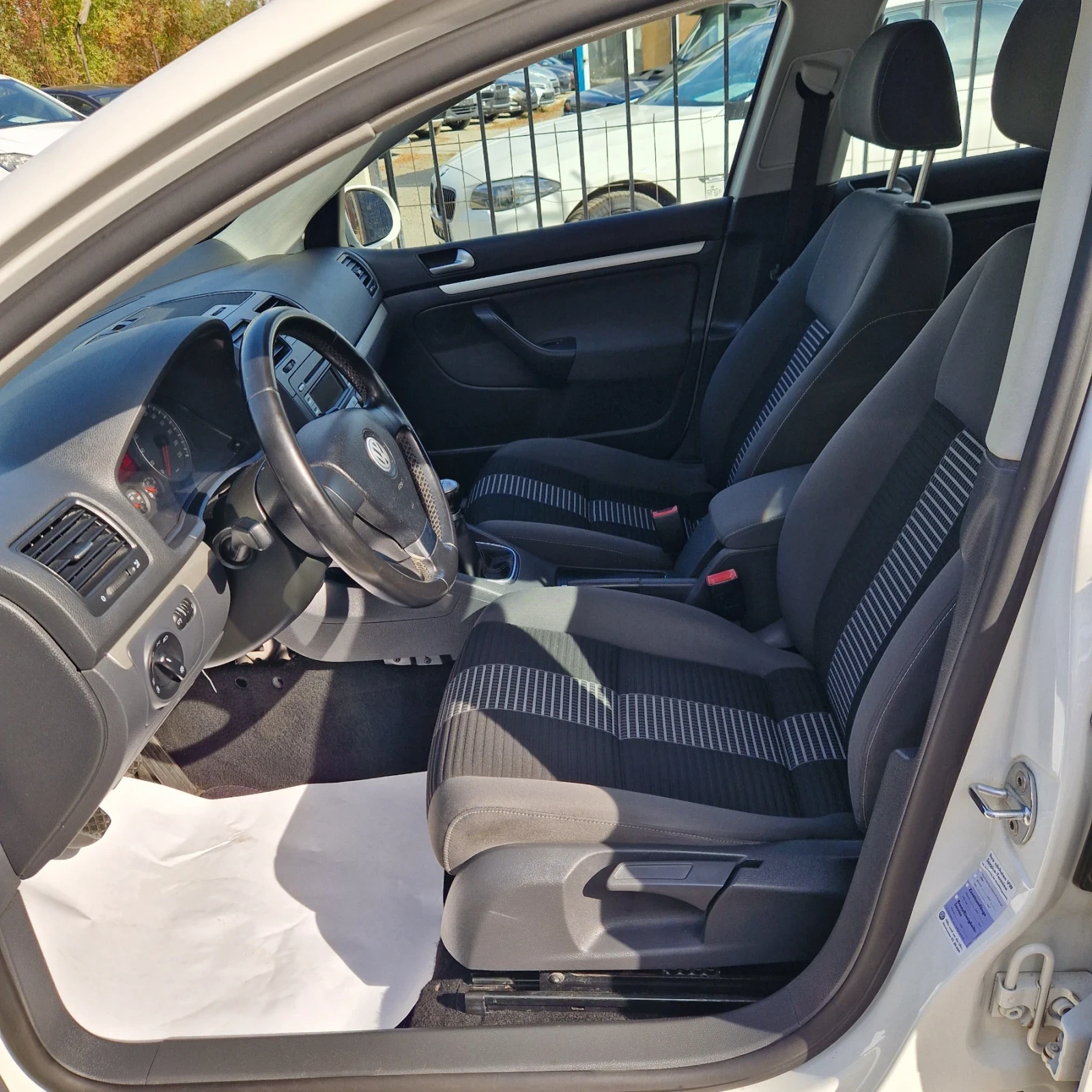 VW Golf 1.4i, снимка 8 - Автомобили и джипове - 56552015