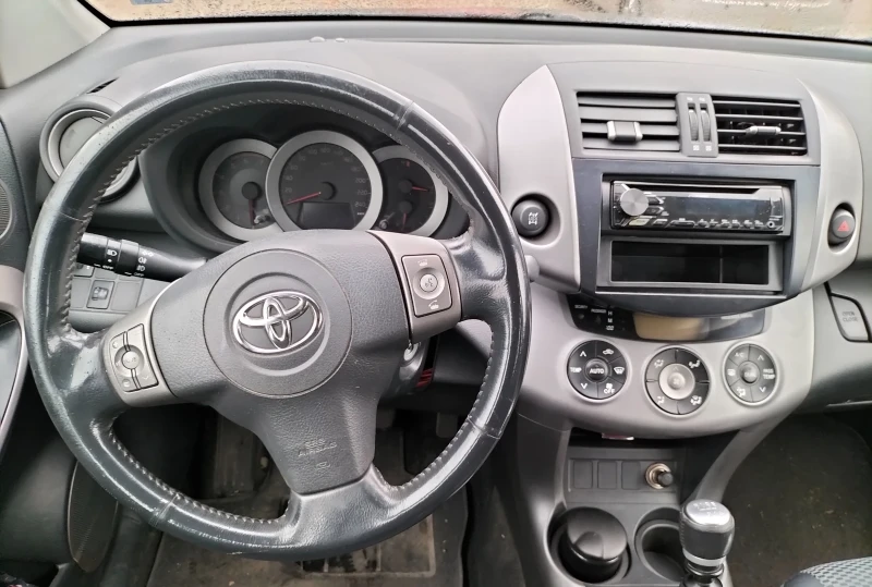 Toyota Rav4 2.2 D-4D, снимка 7 - Автомобили и джипове - 48197138