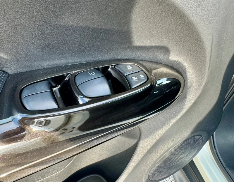 Nissan Juke 1.2i navi FULL, снимка 11 - Автомобили и джипове - 52629937