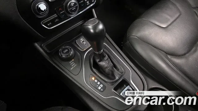 Jeep Cherokee Rongitude AWD, снимка 9 - Автомобили и джипове - 54755283