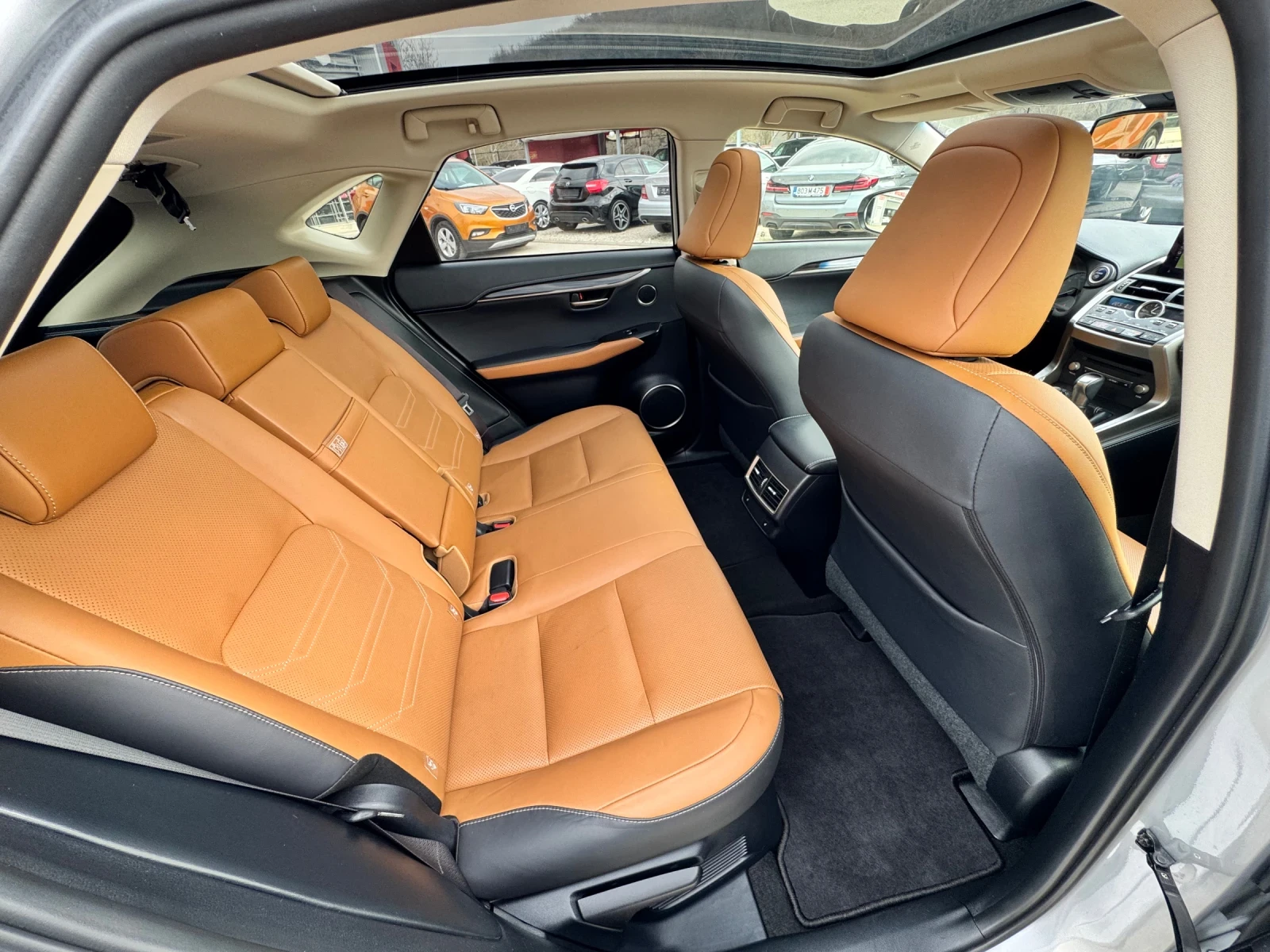 Lexus NX 300h 2.5h 197к.с FACE Luxury с Гаранция 4х4, снимка 14 - Автомобили и джипове - 53923060