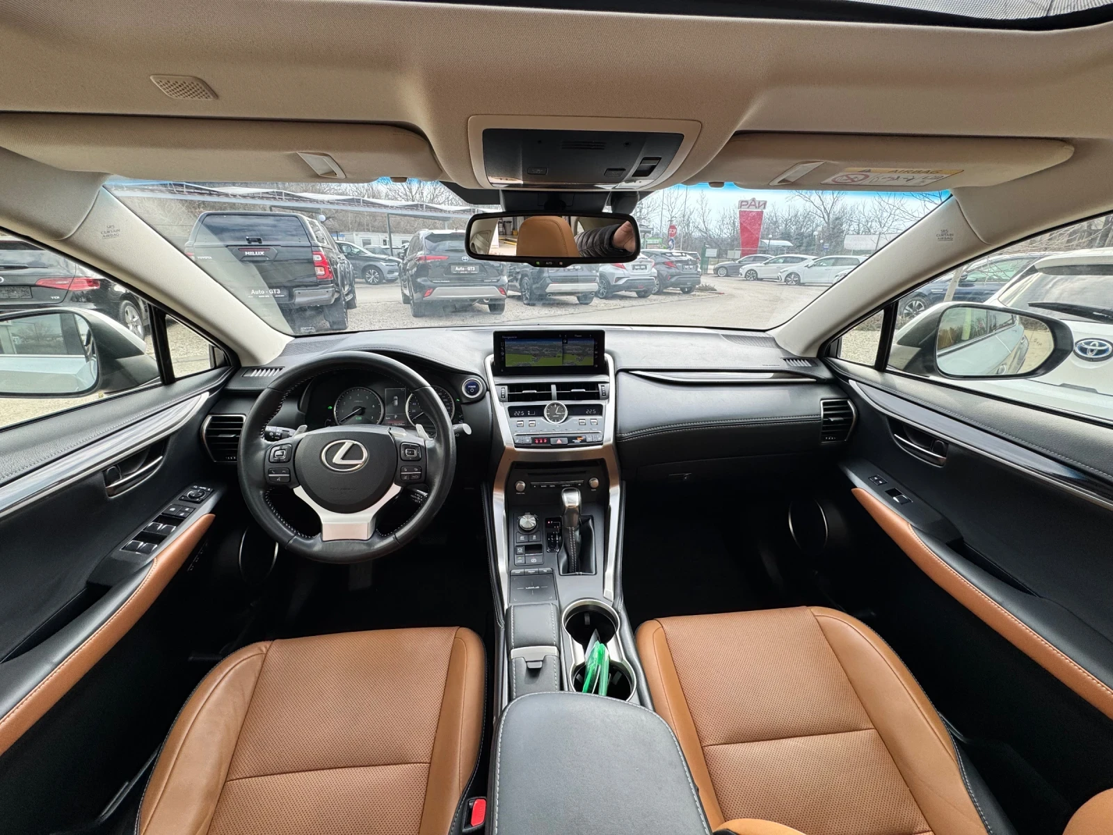 Lexus NX 300h 2.5h 197к.с FACE Luxury с Гаранция 4х4, снимка 13 - Автомобили и джипове - 53923060