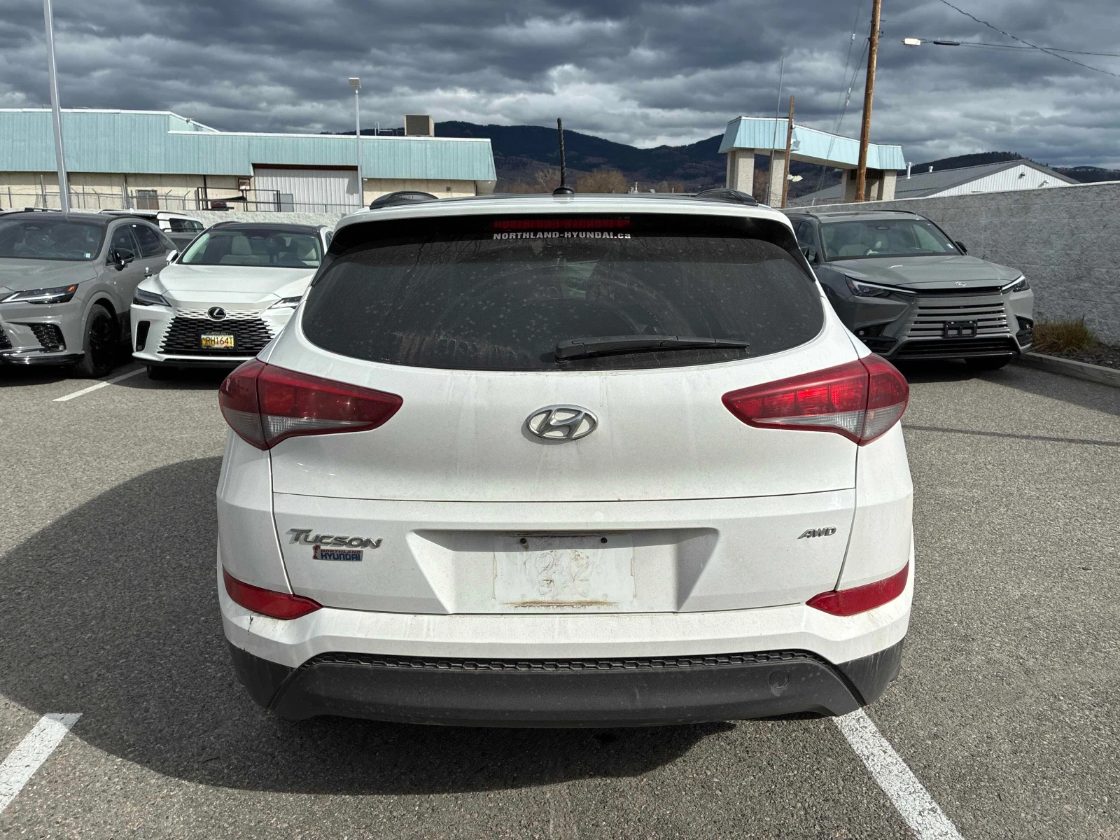 Hyundai Tucson 2.0L 4cyl AWD, снимка 4 - Автомобили и джипове - 53939475