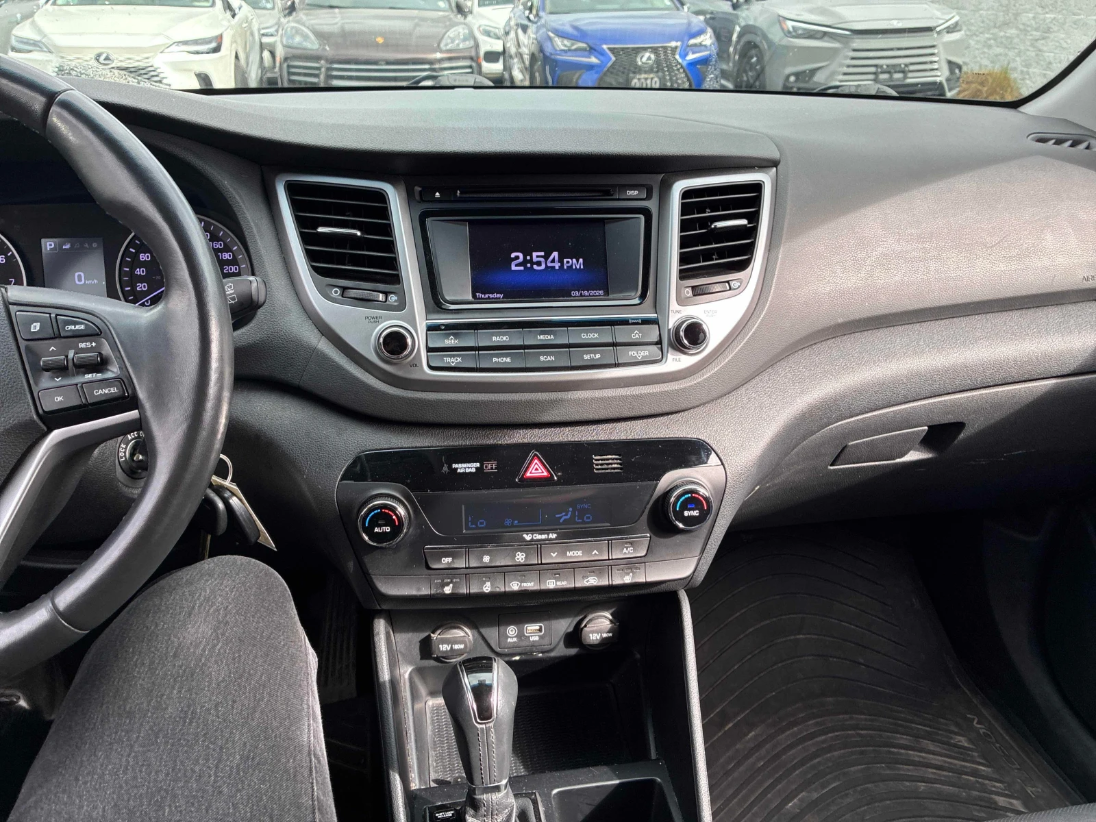 Hyundai Tucson 2.0L 4cyl AWD, снимка 8 - Автомобили и джипове - 53939475