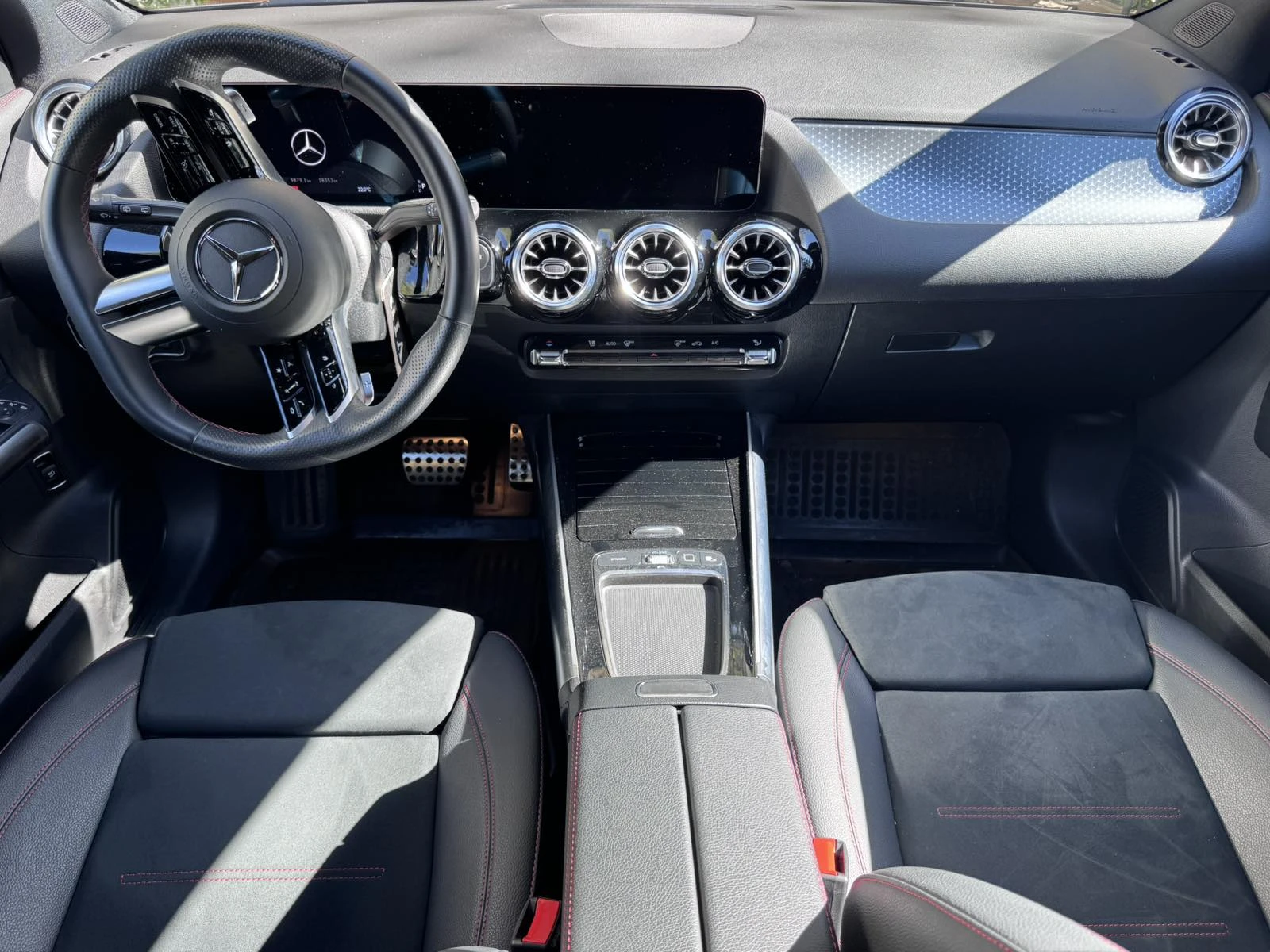 Mercedes-Benz GLA 220 4MATIC | AMG Line | 360  кам, снимка 11 - Автомобили и джипове - 54316323