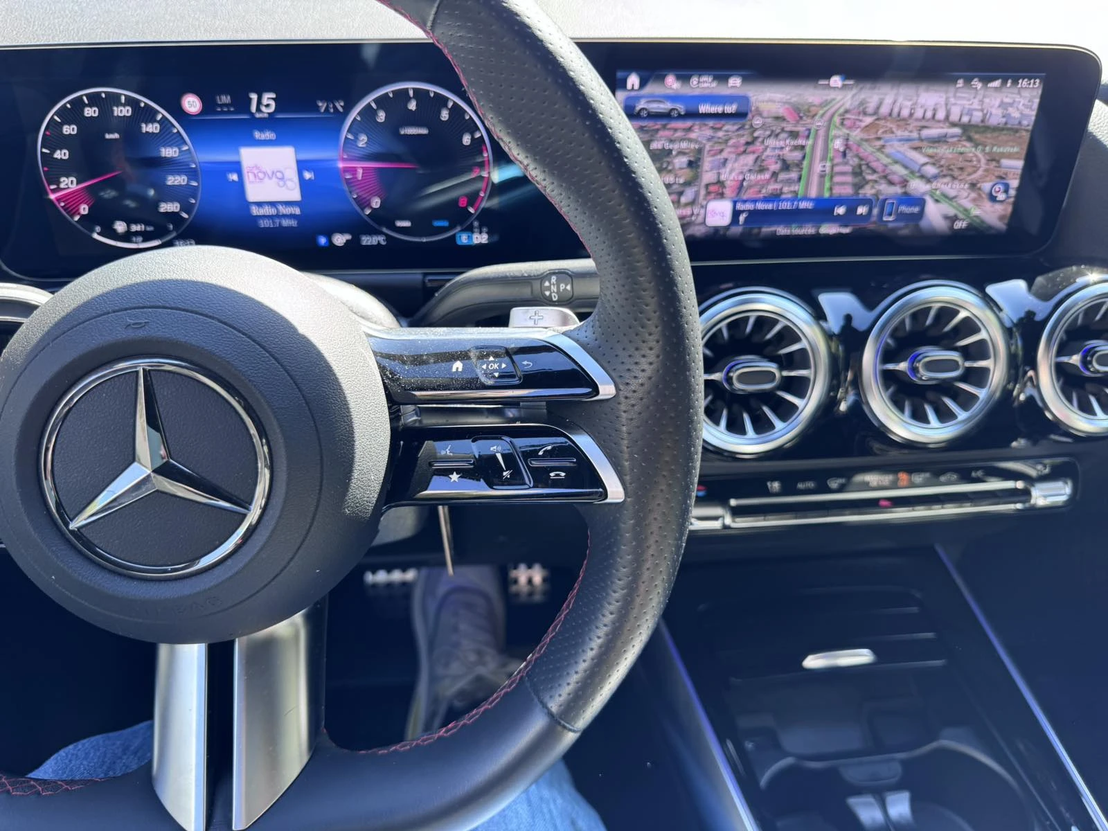 Mercedes-Benz GLA 220 4MATIC | AMG Line | 360  кам, снимка 10 - Автомобили и джипове - 54316323