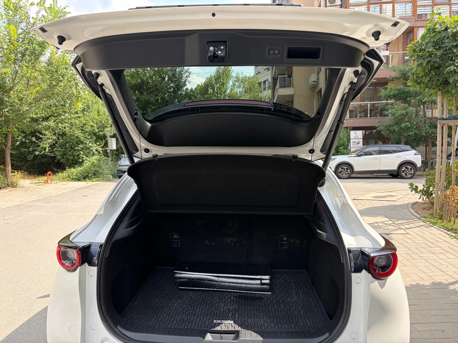Mazda CX-30 2.0 eSkyactiv X 186кс Exclusive line-гаранция 2030, снимка 16 - Автомобили и джипове - 55229702